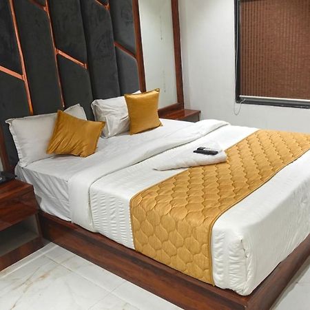 Hotel Palms Residency, Chembur מומביי מראה חיצוני תמונה