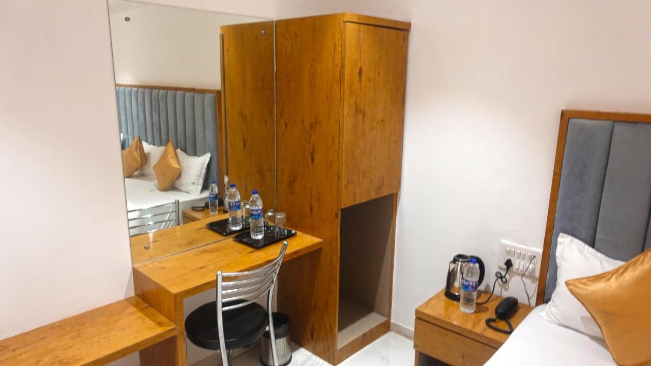 Hotel Palms Residency, Chembur מומביי מראה חיצוני תמונה